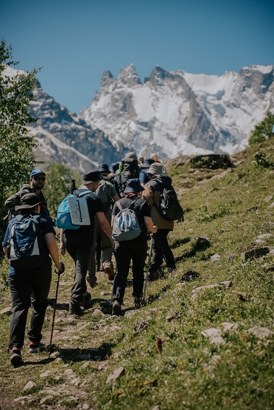 Поход к леднику горного массива Шхельда