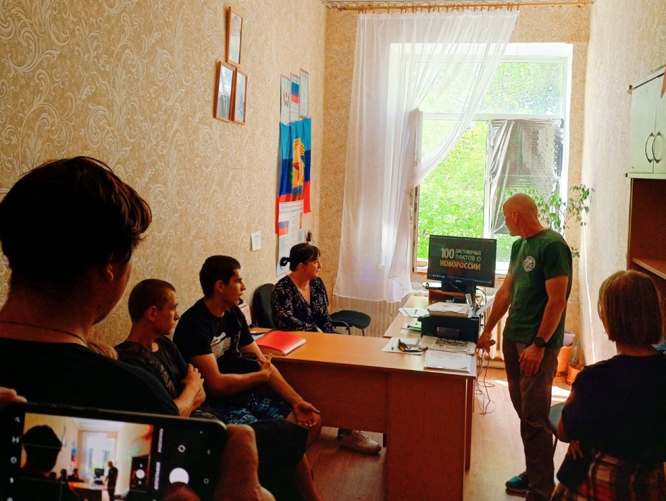 Смотрим видео-ролики о Новороссии