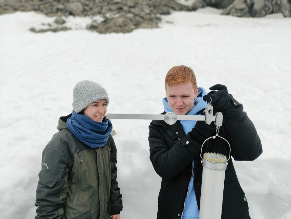Молодые ученые проводят научные исследования в рамках экспедиции "Арктический плавучий университет" 