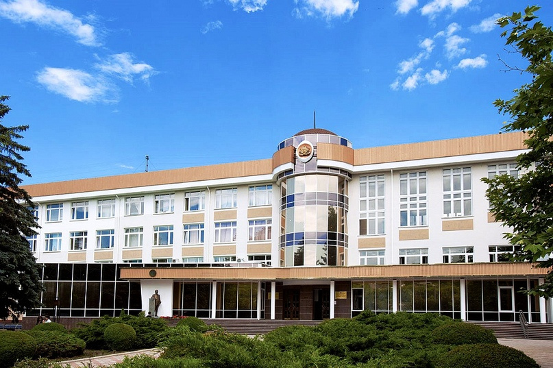 Знакомство с Крымом активисты Терры Когниты начали с посещения КФУ им. В. И. Вернадского. Его именем, кстати, назван проспект, где находится МГИМО