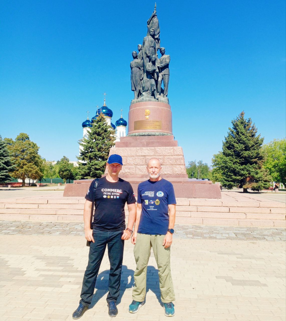 Город Краснодон, у памятника героям "Молодой гвардии"