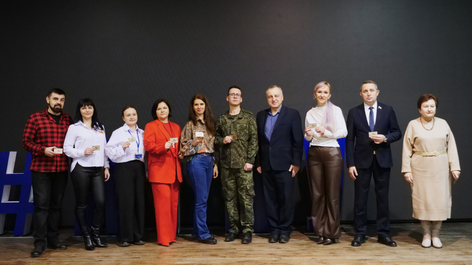 Вручение членских билетов РГО в Луганске