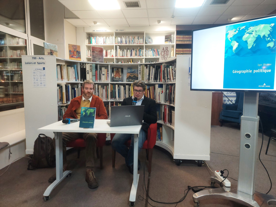 Презентация учебника по политической географии на французском языке