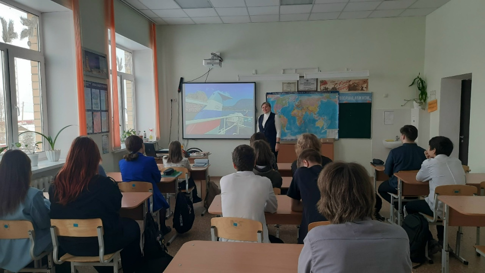 Кинопоаказ фильма "Мир открытий" в Канашской СОШ