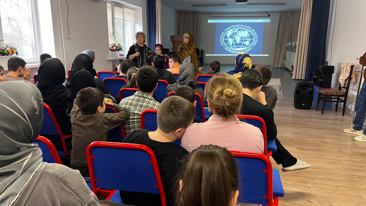 По национальным костюмам можно изучить географию Дагестана