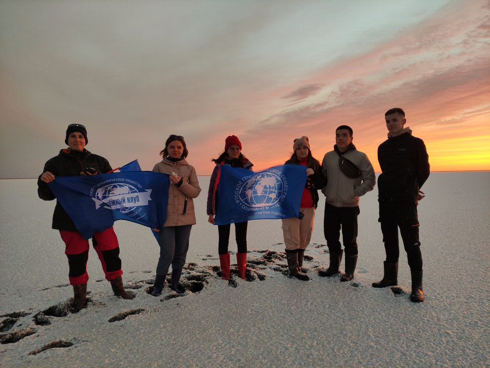 Закат на озере Эльтон