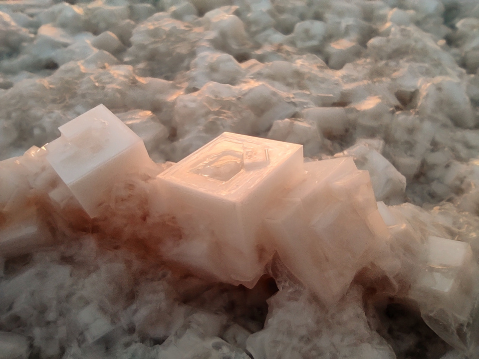 Кристаллы розовой соли на Эльтоне