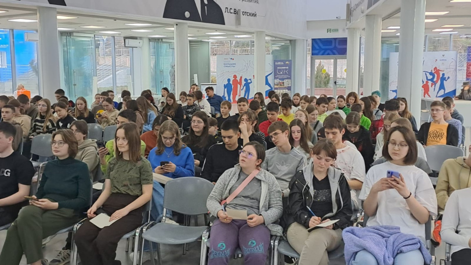 Участники профильной смены "Мир открытий"