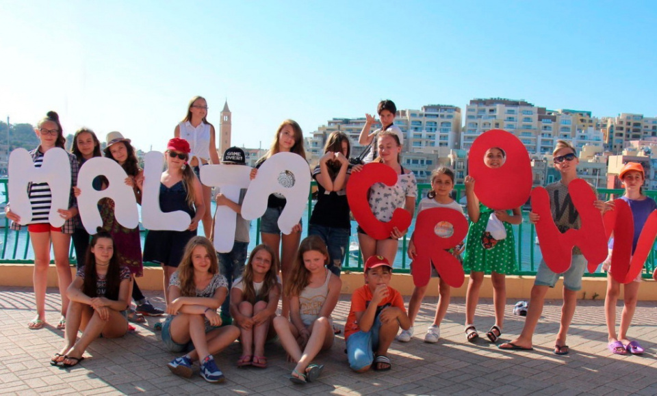 Участники Молодежного клуба РГО Malta Crown