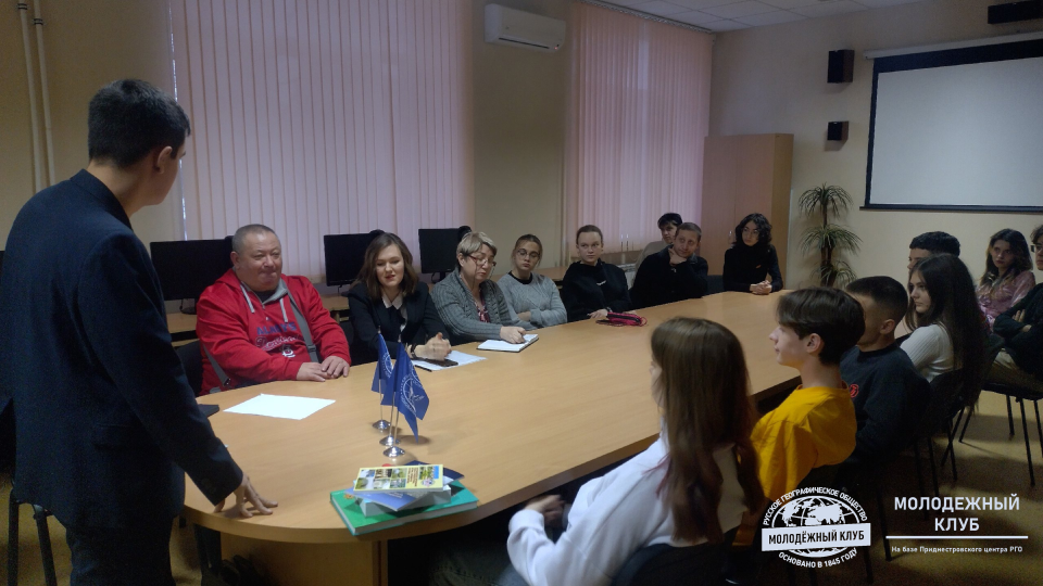 На вопросы участников отвечает докладчик А.Р. Горбунов