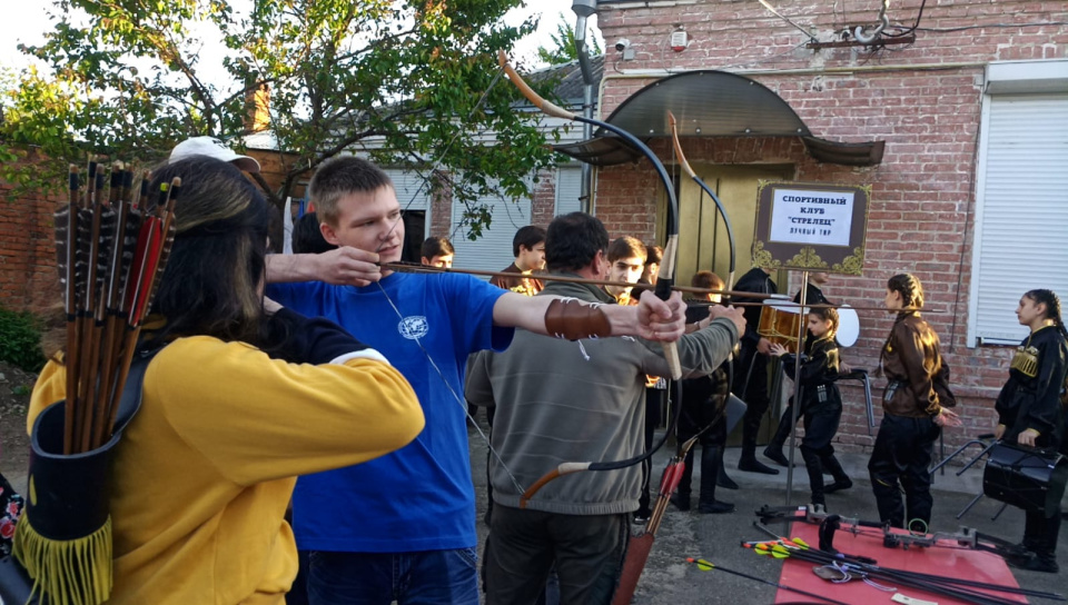 Активист Молодежного клуба Могутов Андрей участвует в турнире по стрельбе из лука
