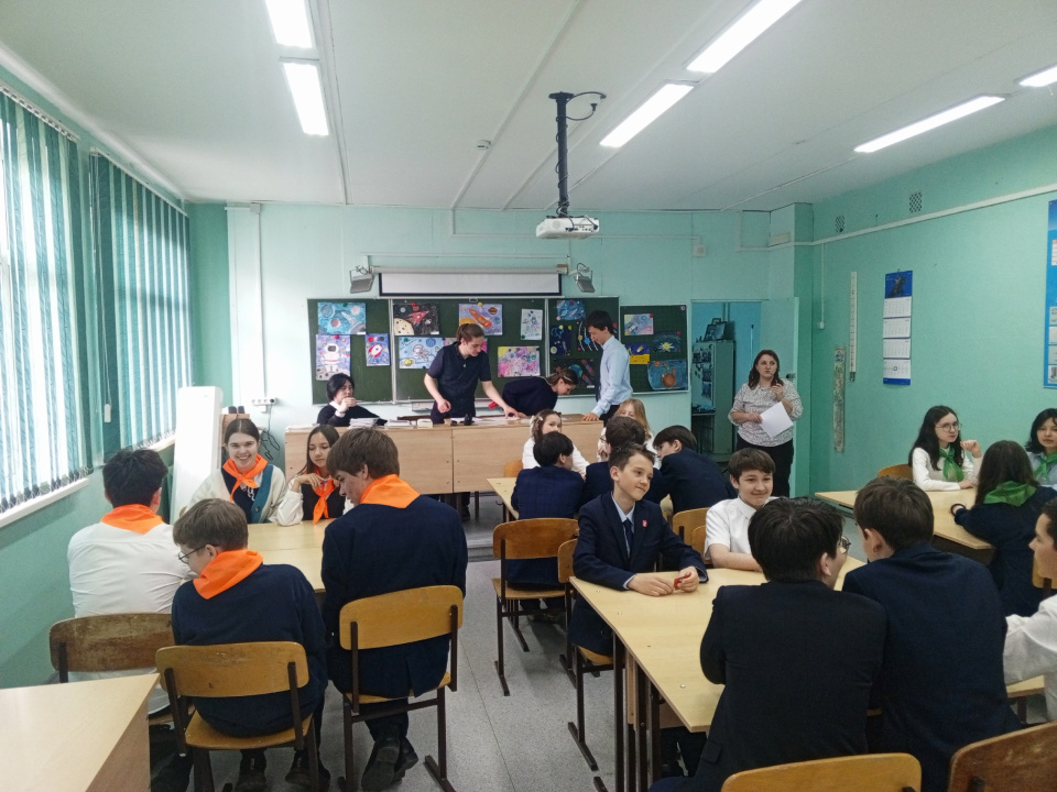 Участники космического брейн-ринга во время интеллектуальной игры