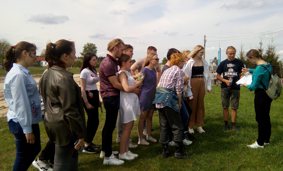 В Кривополянье ведёт экскурсию Пищальникова Настя