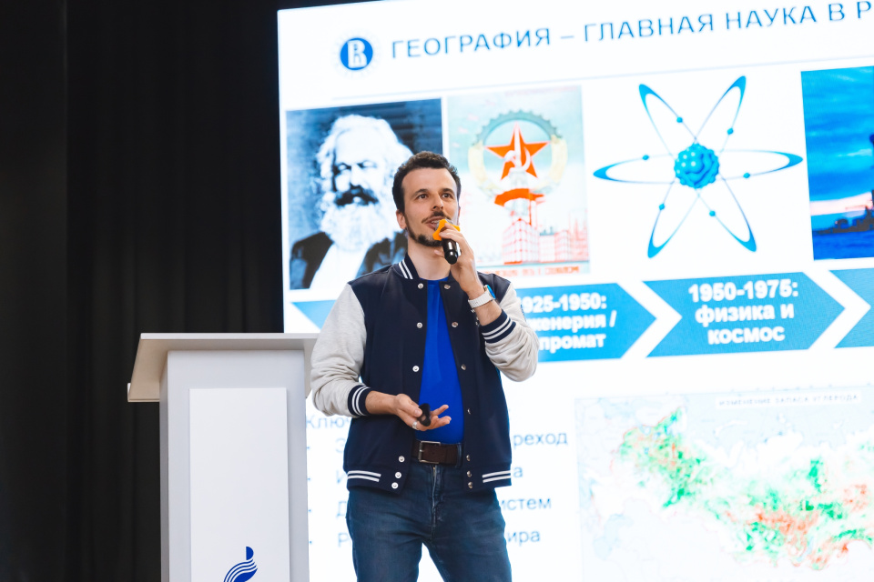 Баринов Сергей Леонидович рассказывает о современных географических профессиях.