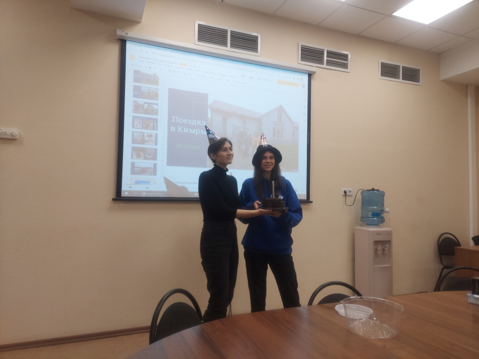 День рождения не может пройти без праздничного торта