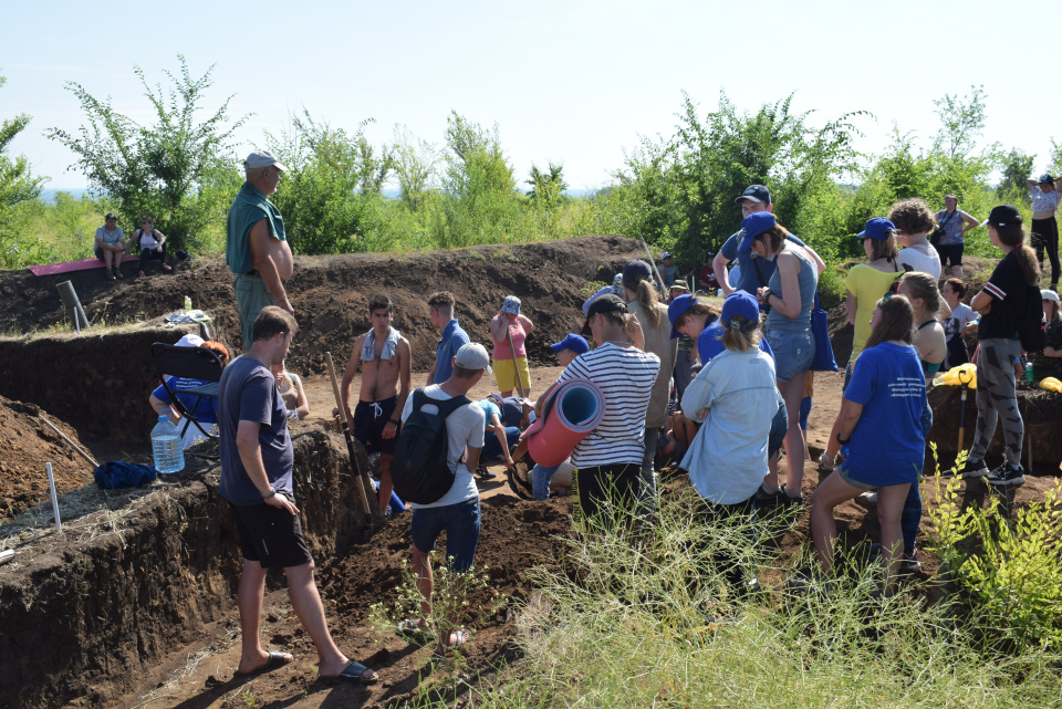 Археологические работы Молодёжного клуба РГО