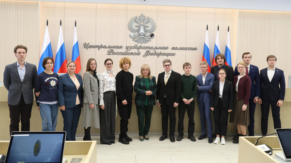 Активисты клуба с Эллой Памфиловой