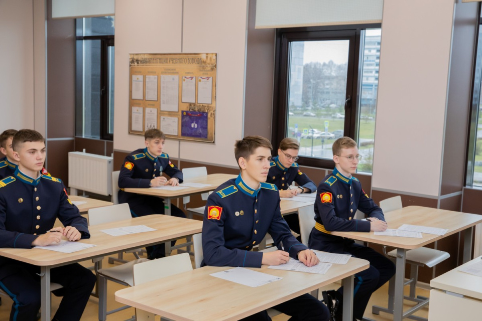 Активисты молодежного клуба Русского географического общества "Гиперборея" (6 учебный курс)