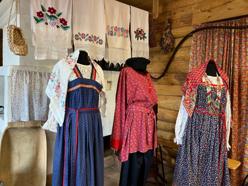 Традиционные русские народные костюмы в экспозиции музея