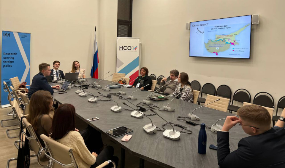 Во время дискуссии