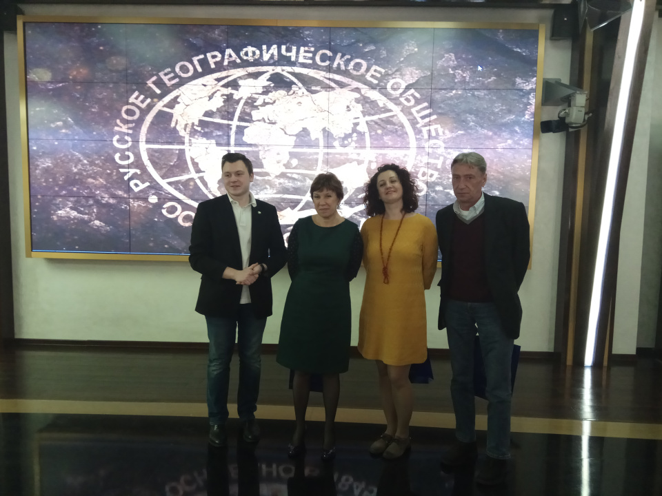 Модератор кинопоказа и группа создателей фильма слева направо: модератор Андрей Каторгин, Светлана Резвушкина - генеральный продюссер, Яна Рубановская - режиссёр, Александр Савельев - исполнительный продюссер