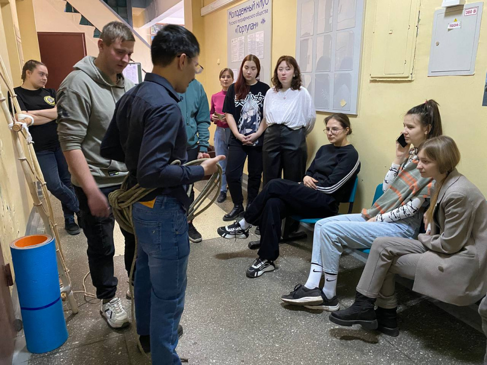 Вид транспортировки "на бухте туристической веревки"
