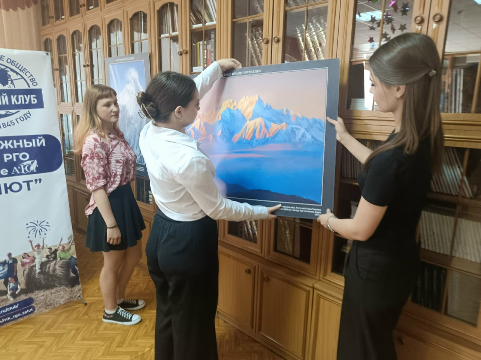 Выставка в АЮТ