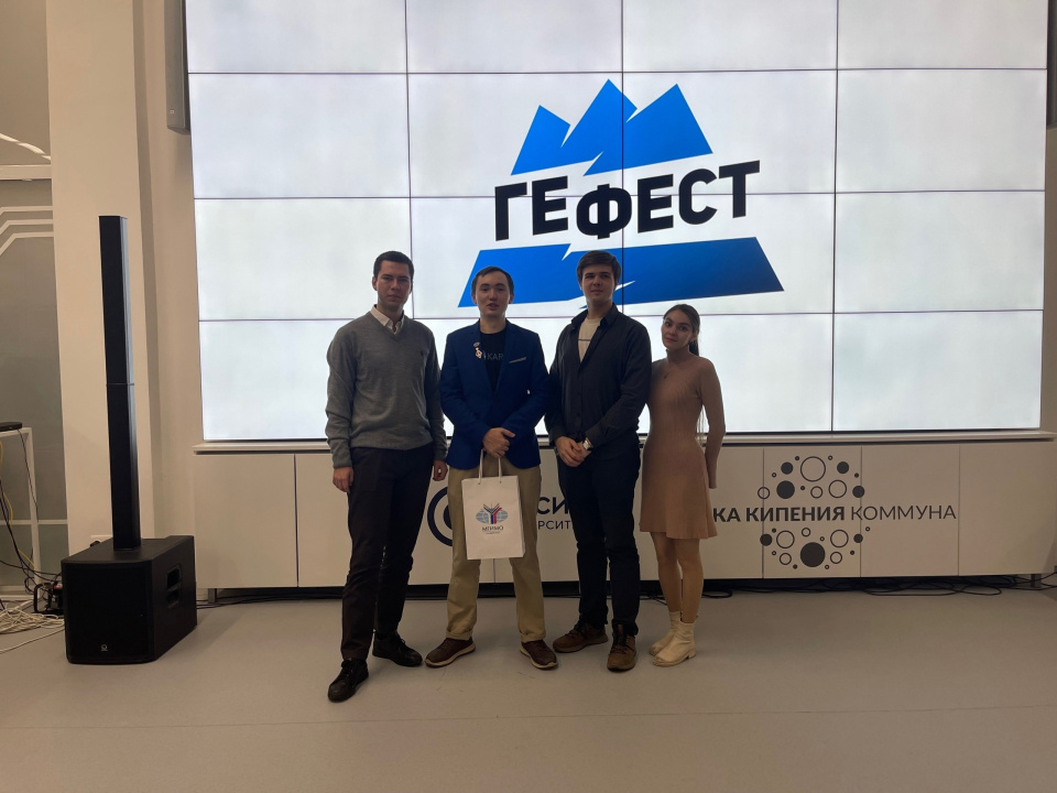 Награждение Михаила Пересторонина за победу в Терра-ЧГК