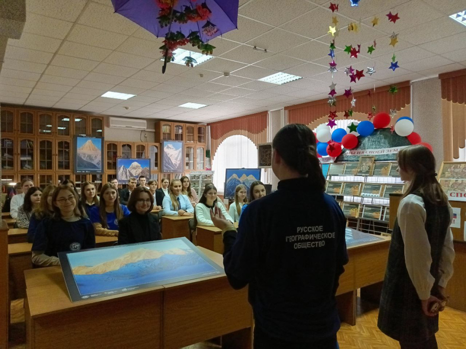 Выставка "Букет вершин Сергея Дудко" в АЮТ