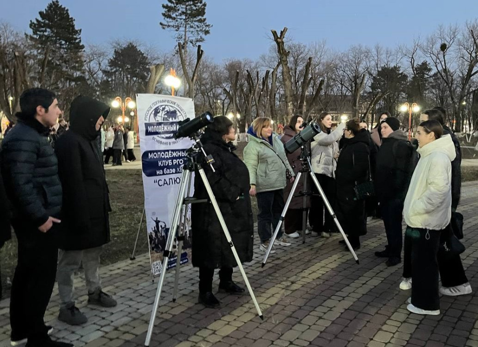 Наблюдение за Венерой в Армавире: более 100 участников посетили площадку тротуарной астрономии, организованную МК РГО "Салют"