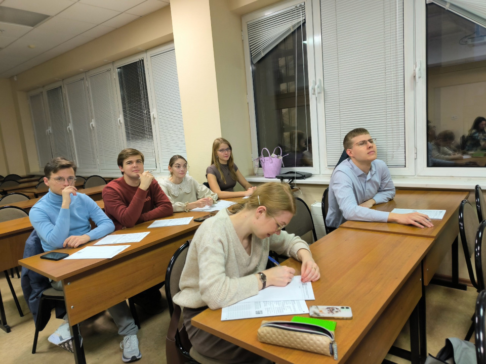 Во время написания диктанта