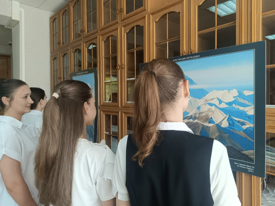 Выставка в АЮТ