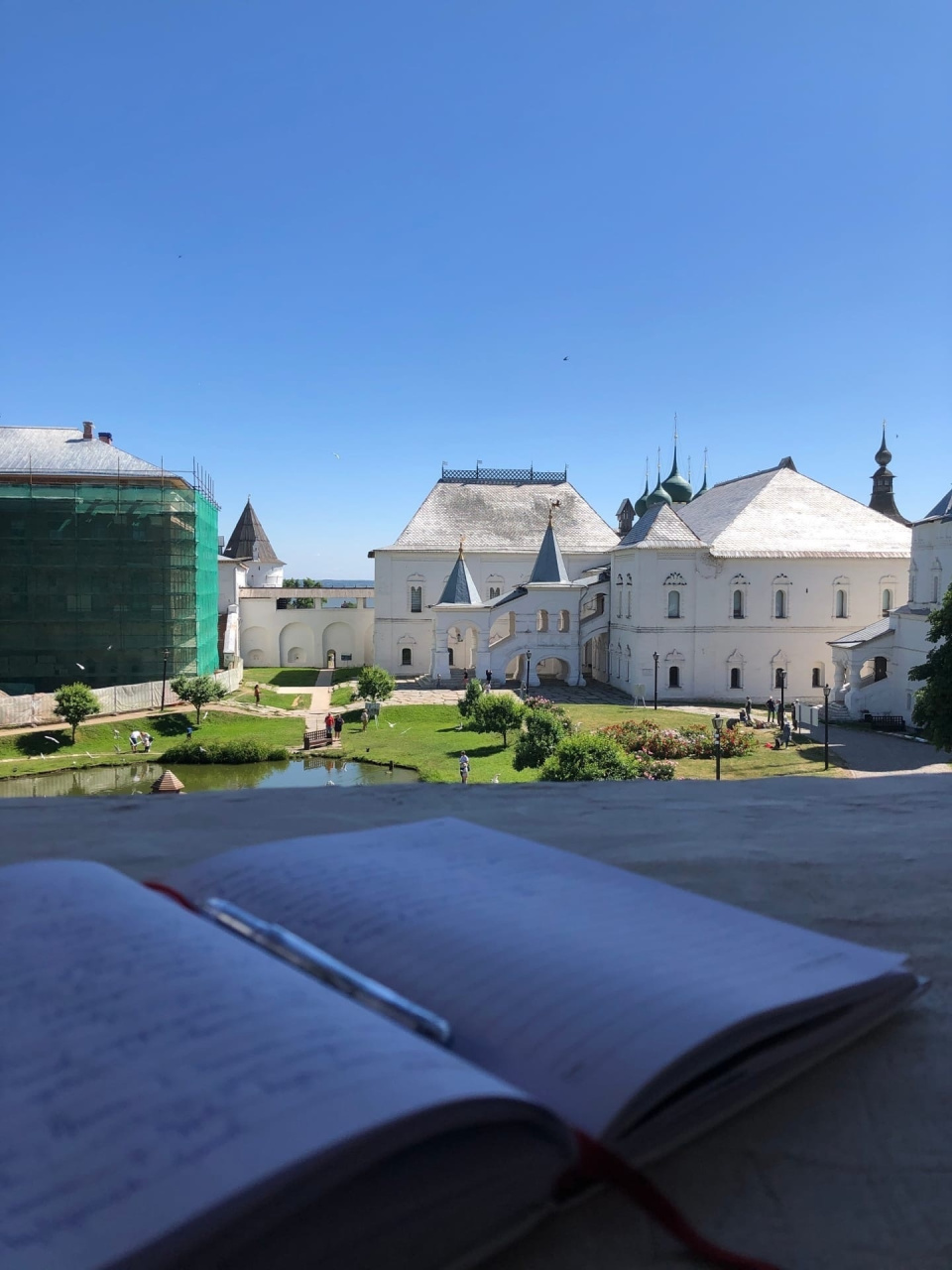 На стенах Ростовского кремля. Ростов, Ярославская область, лето 2022 г. 