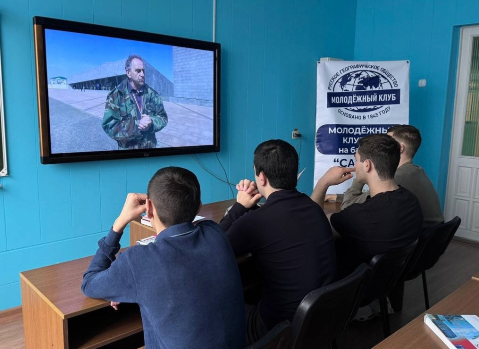Кинолектории для активной молодежи: студенты АЮТ открывают Россию вместе с РГО