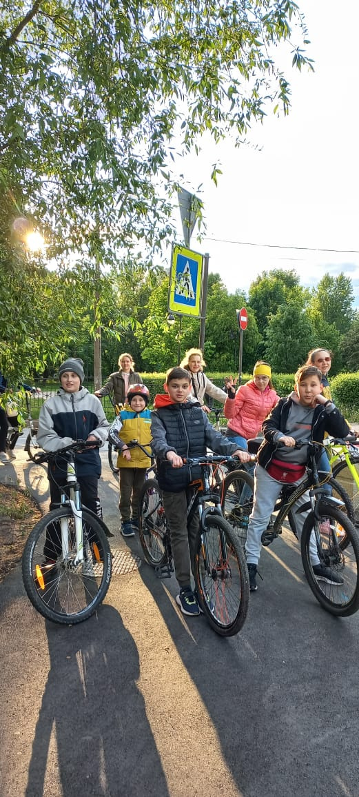 Велопрогулка. Остановка на улице Пинегина