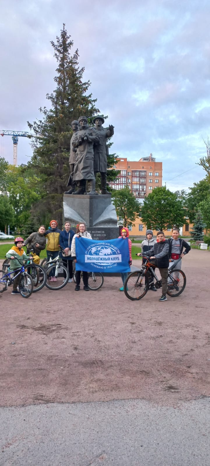 Остановка у памятника Полярным конвоям