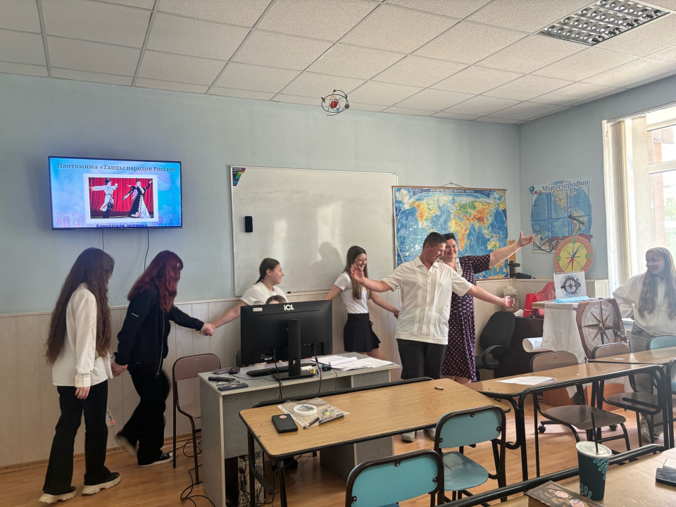 Пантомима "Танцы народов России" Пантомима "Танцы народов России"