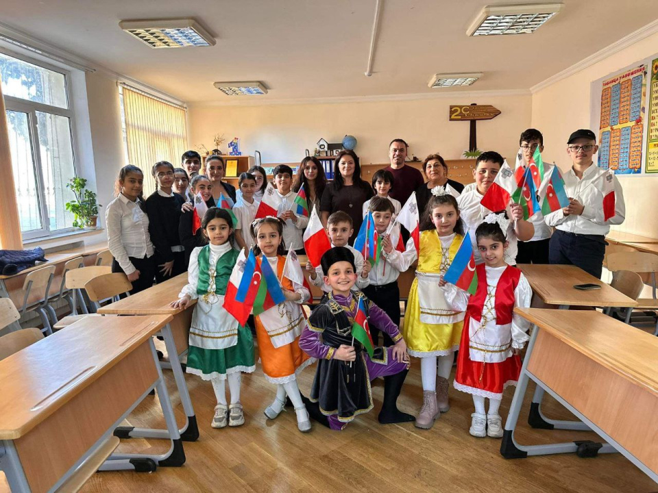 Участники МК РГО Malta Crown проводят телемост с учениками азербайджанской школы.