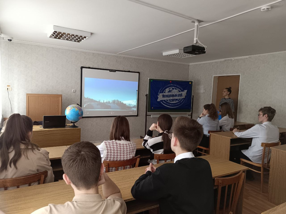 Кинопоказ, посвященный Плато Путорана в Армавирском юридическом техникуме Кинопоказ, посвященный Плато Путорана в Армавирском юридическом техникуме