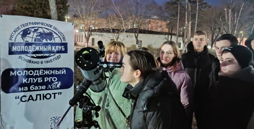 Наблюдение за Венерой в Армавире: более 100 участников посетили площадку тротуарной астрономии, организованную МК РГО "Салют"