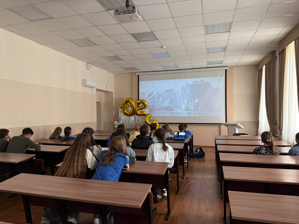 За просмотром видео-роликов