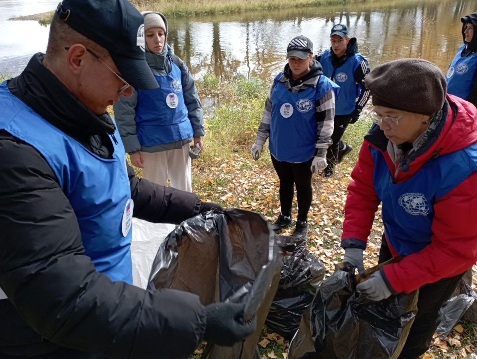 Уборка берегов Енисея 
