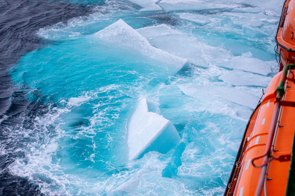 Голубой лёд за полярным кругом