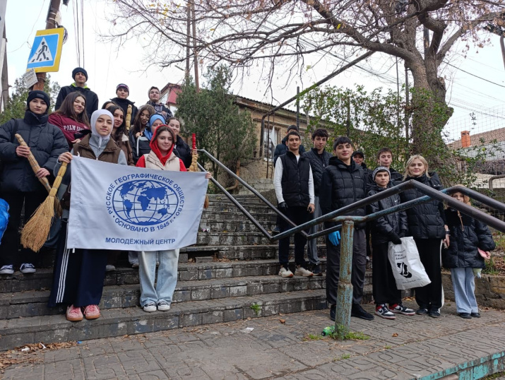 Самые юные лицеисты помогали активистам "Геотура" и узнали как надо беречь природу
