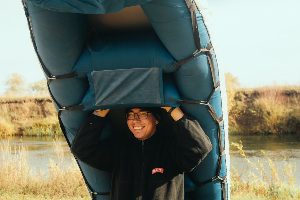 Активист с байдаркой