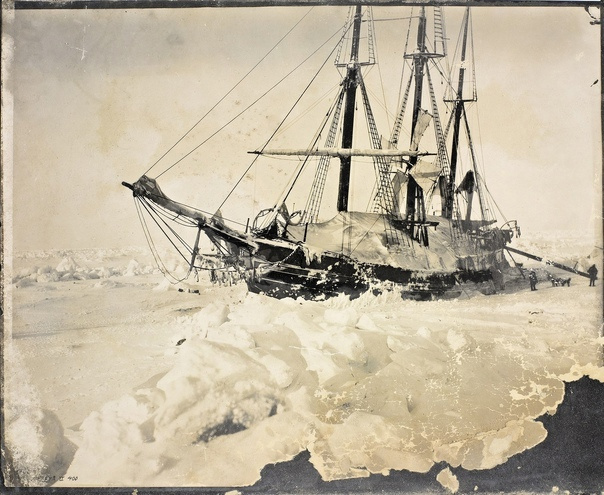 "Фрам", блокированный торосами, в марте 1895 года