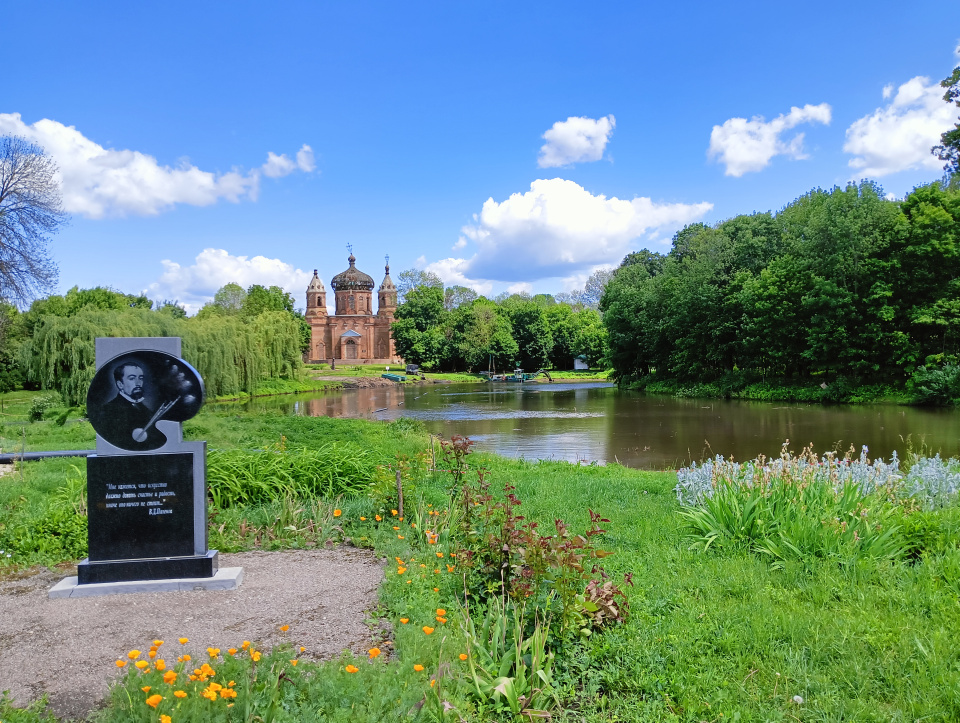 Вид на старую церковь 