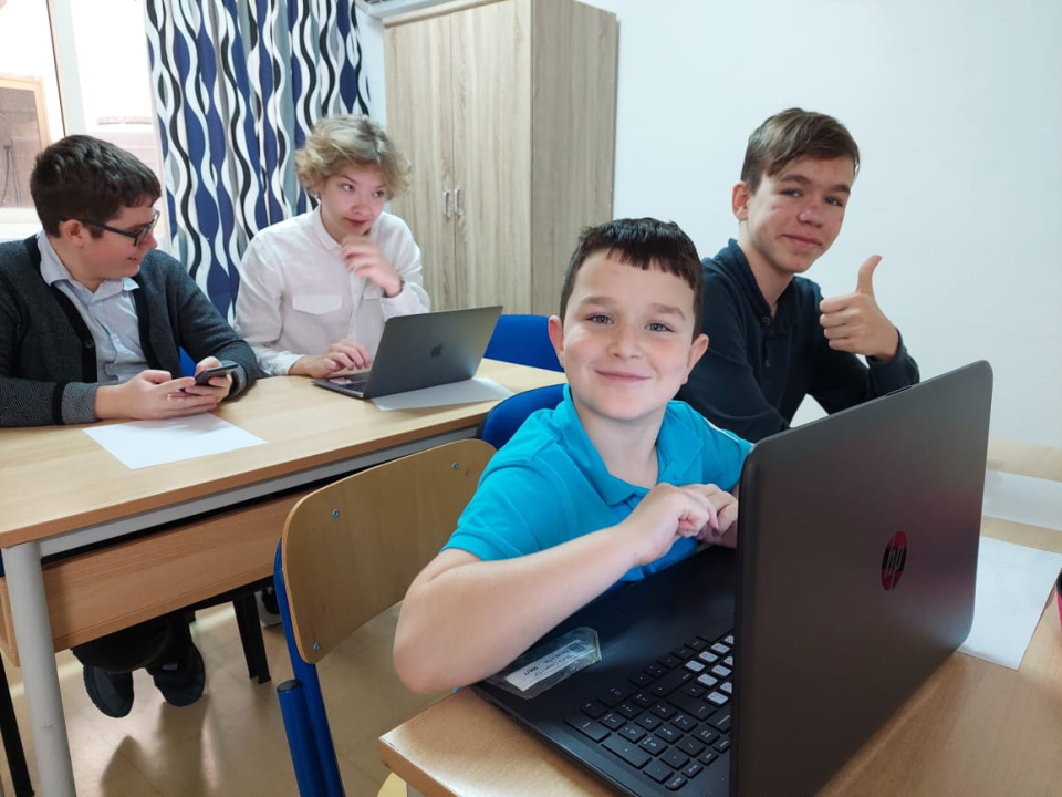 Участники Молодежного клуба РГО Malta Crown